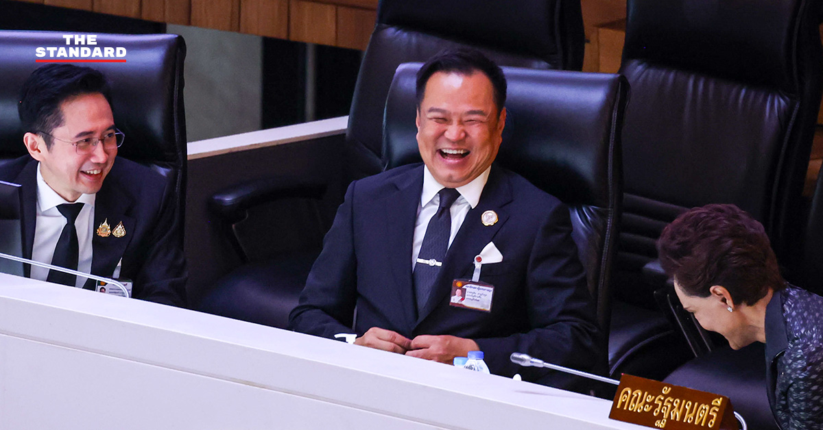 นายกรัฐมนตรีขณะเข้าร่วมการประชุมรัฐสภาเพื่อแถลงนโยบาย ท่ามกลางการอภิปรายจากฝ่ายค้านและ สว. 19