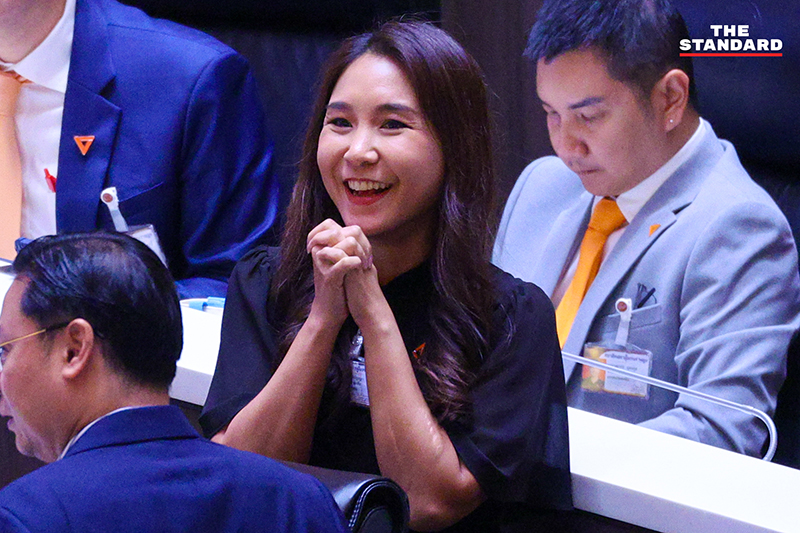 นายกรัฐมนตรีขณะเข้าร่วมการประชุมรัฐสภาเพื่อแถลงนโยบาย ท่ามกลางการอภิปรายจากฝ่ายค้านและ สว.