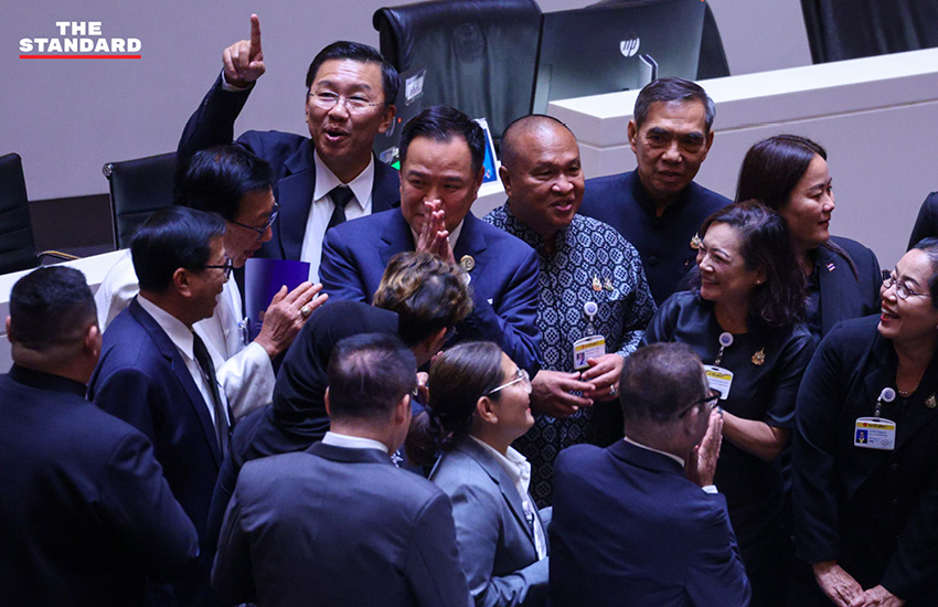 นายกฯ อนุทิน ชาญวีรกูล ขณะแถลงนโยบายต่อรัฐสภา พร้อมรับฟังข้อเสนอแนะต่างๆ 11