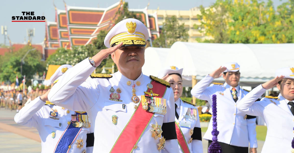 นายกรัฐมนตรี อนุทิน ชาญวีรกูล วางพานพุ่ม ถวายราชสักการะ ปฐมบรมราชานุสรณ์ พระบาทสมเด็จพระพุทธยอดฟ้าจุฬาโลกมหาราช เนื่องใน วันจักรี