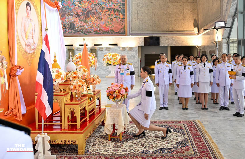 ผู้แทนพระองค์อัญเชิญแจกันดอกไม้พระราชทานแสดงความยินดีแก่ ซาบีดา ไทยเศรษฐ์ รมว.วัฒนธรรม 1