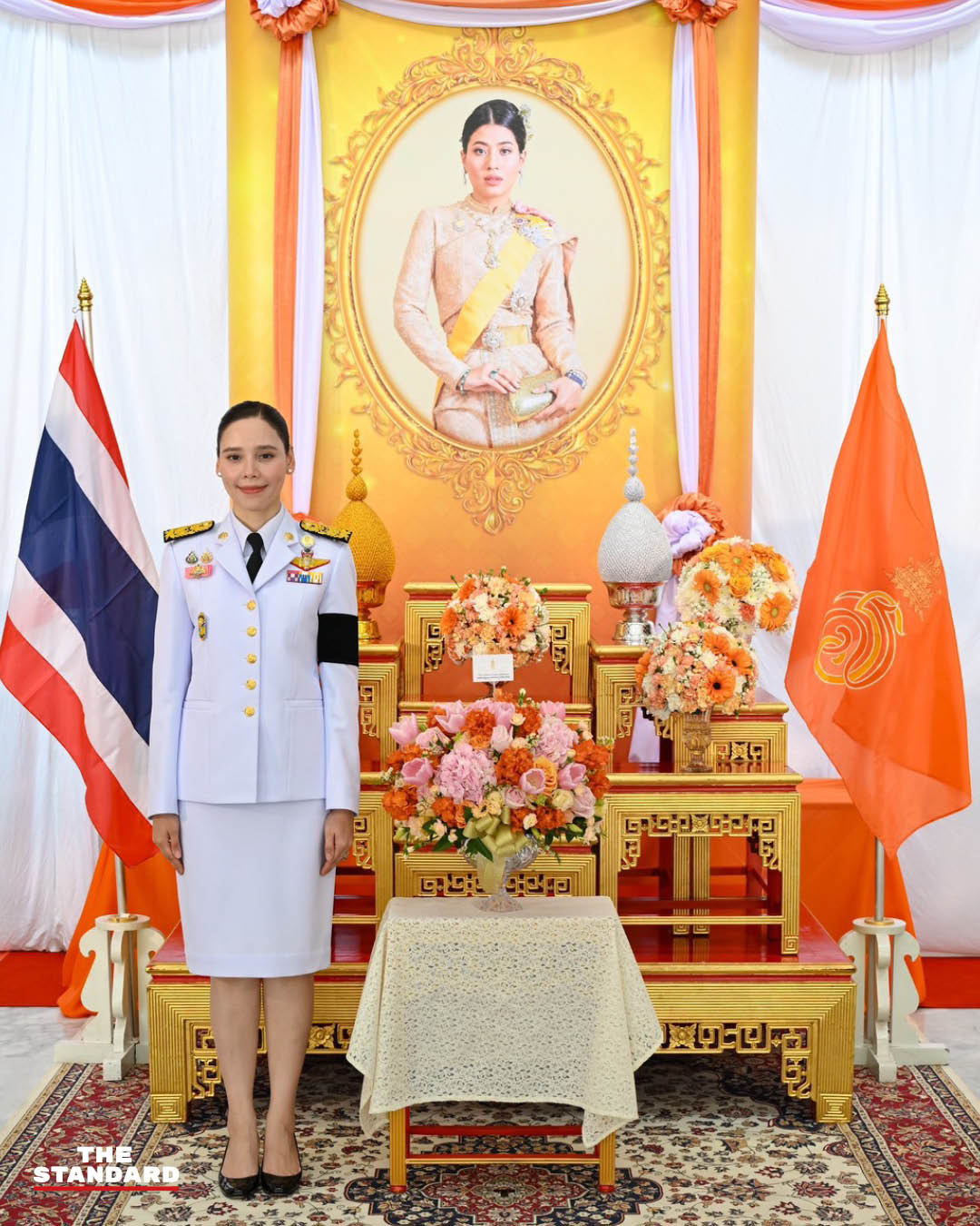 ผู้แทนพระองค์อัญเชิญแจกันดอกไม้พระราชทานแสดงความยินดีแก่ ซาบีดา ไทยเศรษฐ์ รมว.วัฒนธรรม 3