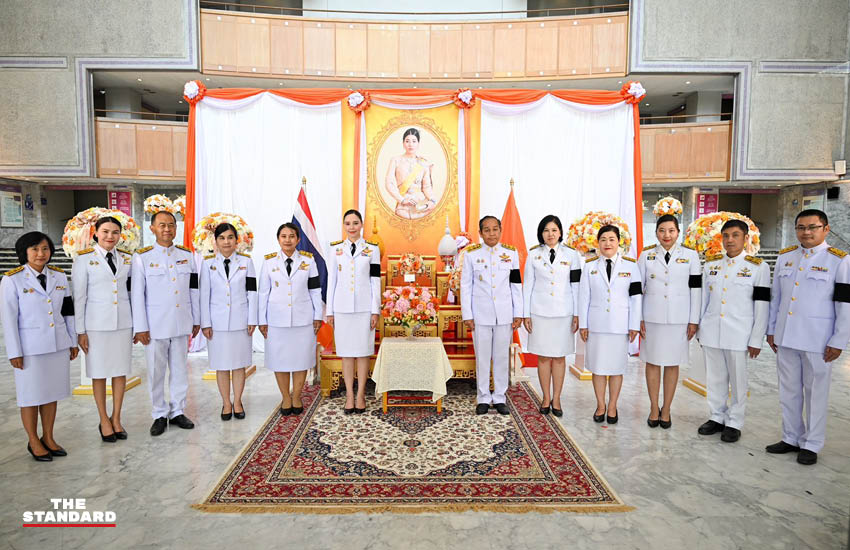 ผู้แทนพระองค์อัญเชิญแจกันดอกไม้พระราชทานแสดงความยินดีแก่ ซาบีดา ไทยเศรษฐ์ รมว.วัฒนธรรม 4