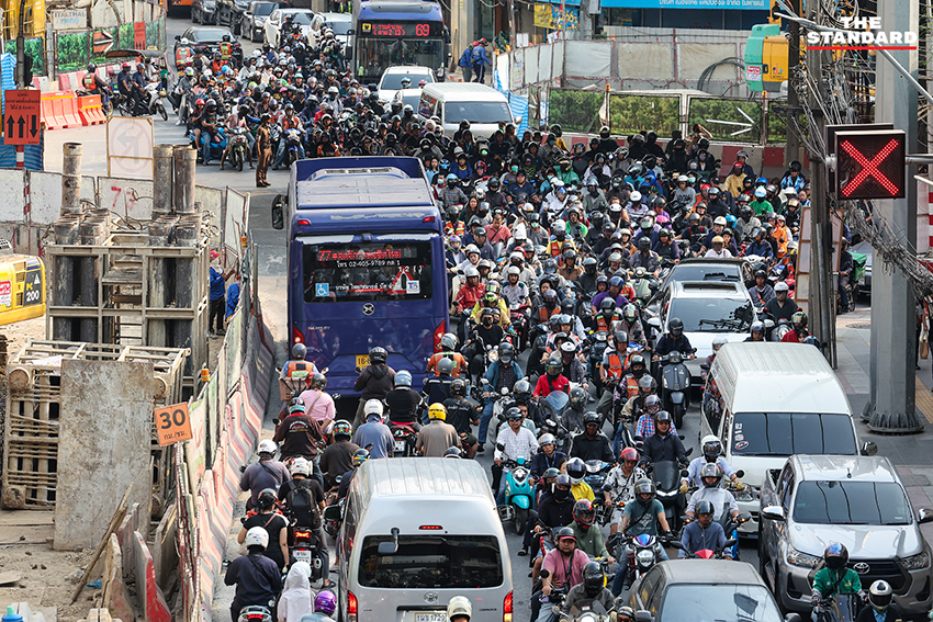 คลื่นรถสะสมบน ถนนราชปรารภ จาก การปิดเบี่ยง เพื่อ ก่อสร้าง รถไฟฟ้าสายสีส้ม 1
