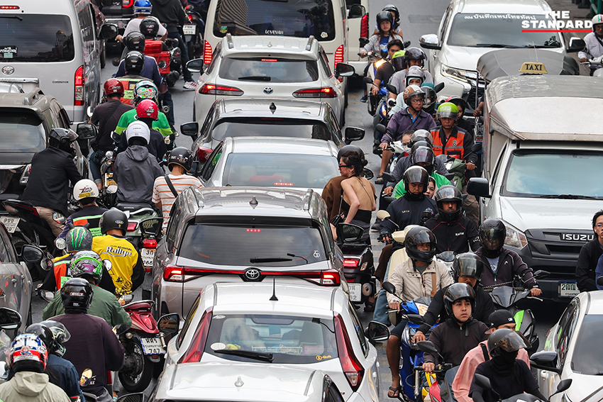 คลื่นรถสะสมบน ถนนราชปรารภ จาก การปิดเบี่ยง เพื่อ ก่อสร้าง รถไฟฟ้าสายสีส้ม 10