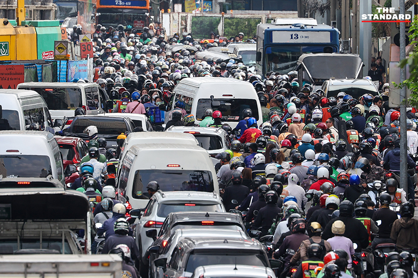 คลื่นรถสะสมบน ถนนราชปรารภ จาก การปิดเบี่ยง เพื่อ ก่อสร้าง รถไฟฟ้าสายสีส้ม 11