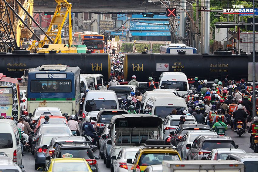 คลื่นรถสะสมบน ถนนราชปรารภ จาก การปิดเบี่ยง เพื่อ ก่อสร้าง รถไฟฟ้าสายสีส้ม 3