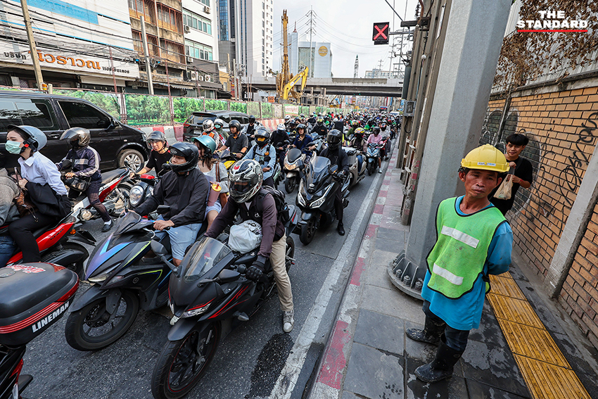 คลื่นรถสะสมบน ถนนราชปรารภ จาก การปิดเบี่ยง เพื่อ ก่อสร้าง รถไฟฟ้าสายสีส้ม 5