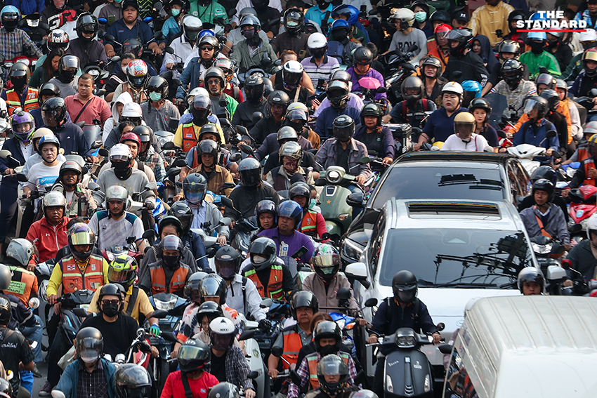 คลื่นรถสะสมบน ถนนราชปรารภ จาก การปิดเบี่ยง เพื่อ ก่อสร้าง รถไฟฟ้าสายสีส้ม 6