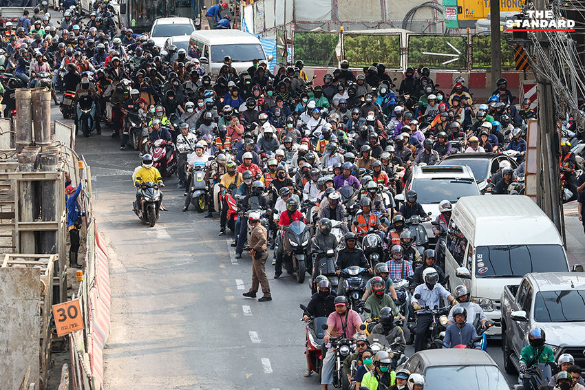 คลื่นรถสะสมบน ถนนราชปรารภ จาก การปิดเบี่ยง เพื่อ ก่อสร้าง รถไฟฟ้าสายสีส้ม 7