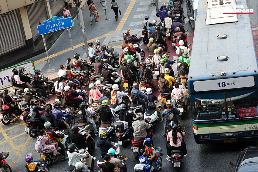 คลื่นรถสะสมบน ถนนราชปรารภ จาก การปิดเบี่ยง เพื่อ ก่อสร้าง รถไฟฟ้าสายสีส้ม 8