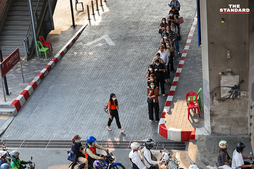 คลื่นรถสะสมบน ถนนราชปรารภ จาก การปิดเบี่ยง เพื่อ ก่อสร้าง รถไฟฟ้าสายสีส้ม 9