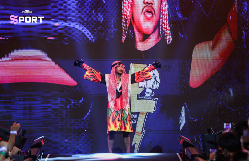 ภาพ รถถัง จิตรเมืองนนท์ นักมวยไทยในสังเวียน สะท้อนคำถามถึงความเป็นมืออาชีพ 1