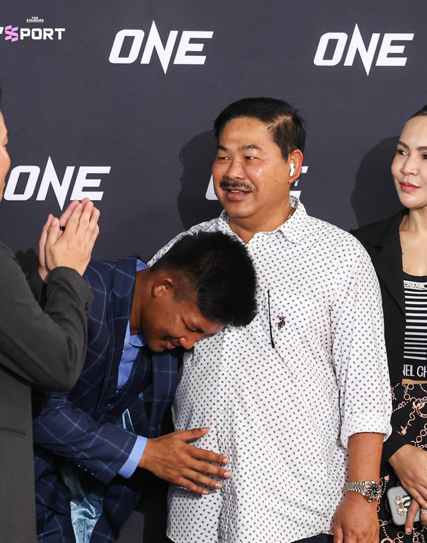 รถถัง จิตรเมืองนนท์ จับมือกับตัวแทน ONE Championship หลังแถลงข่าว ยืนยันไฟต์กับ ทาเครุ เซกาวะ ศึก ONE SAMURAI 3