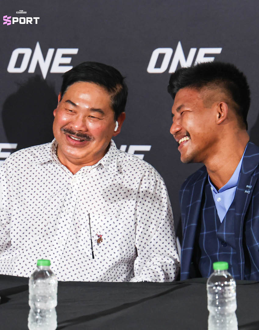รถถัง จิตรเมืองนนท์ จับมือกับตัวแทน ONE Championship หลังแถลงข่าว ยืนยันไฟต์กับ ทาเครุ เซกาวะ ศึก ONE SAMURAI 8