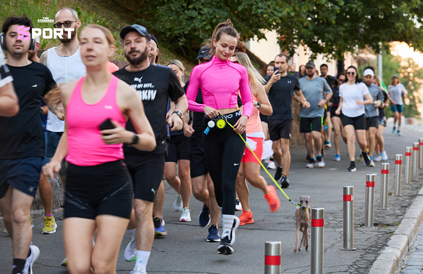 นักวิ่งออกกำลังกายร่วมกับสุนัขคู่ใจในกิจกรรมวิ่ง 5