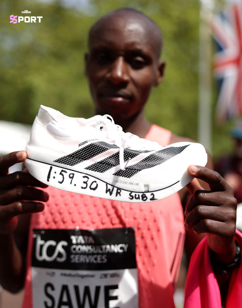 ภาพ Sabastian Sawe นักวิ่งมาราธอนชาวเคนยา ขณะเข้าเส้นชัยทำลายสถิติ Sub-2 ใน London Marathon 1