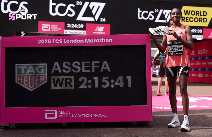 ภาพ Sabastian Sawe นักวิ่งมาราธอนชาวเคนยา ขณะเข้าเส้นชัยทำลายสถิติ Sub-2 ใน London Marathon 3