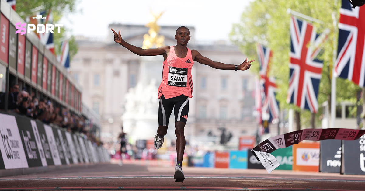 ภาพ Sabastian Sawe นักวิ่งมาราธอนชาวเคนยา ขณะเข้าเส้นชัยทำลายสถิติ Sub-2 ใน London Marathon