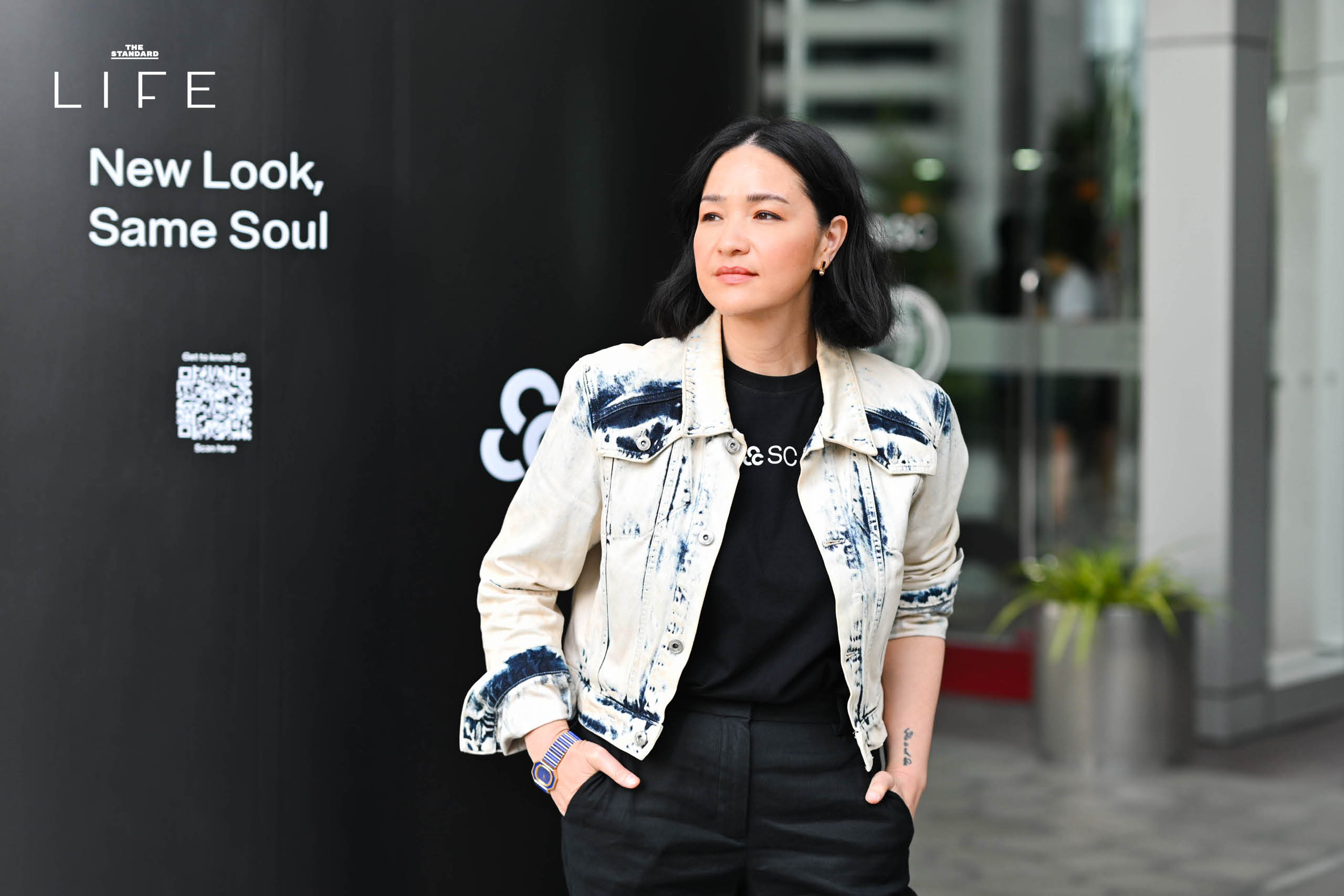 ภาพโลโก้ SC และโฉมชฎา กุลดิลก หัวหน้าสายงานกลยุทธ์แบรนด์และสื่อสารองค์กร พูดคุยเกี่ยวกับการรีแบรนด์ครั้งใหญ่ 1