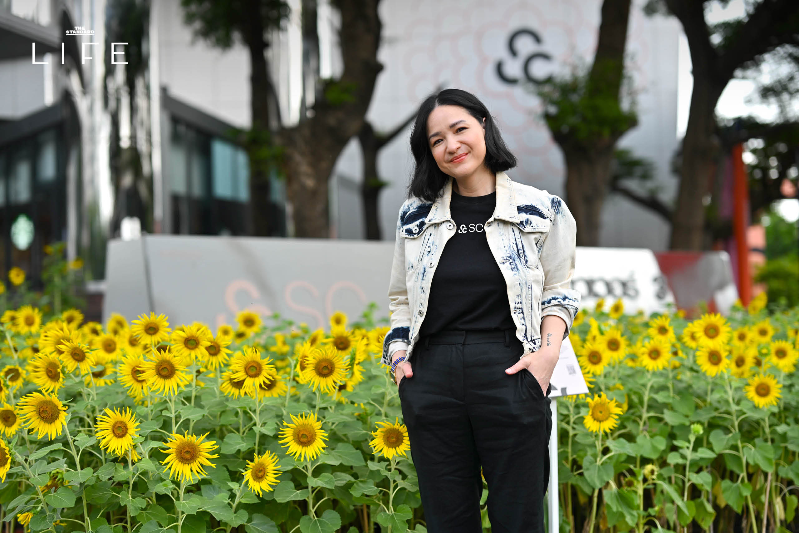 ภาพโลโก้ SC และโฉมชฎา กุลดิลก หัวหน้าสายงานกลยุทธ์แบรนด์และสื่อสารองค์กร พูดคุยเกี่ยวกับการรีแบรนด์ครั้งใหญ่ 5