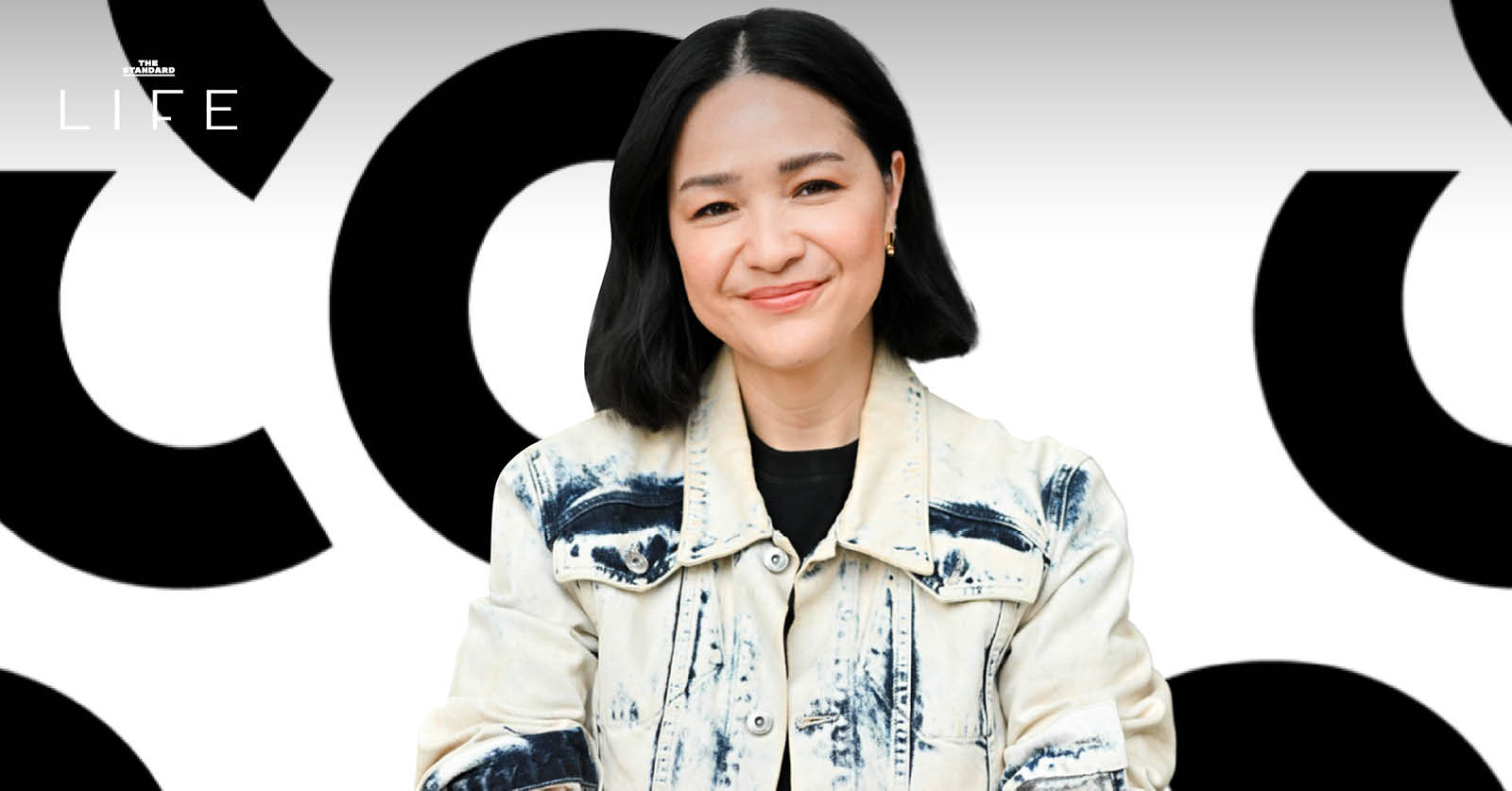 ภาพโลโก้ SC และโฉมชฎา กุลดิลก หัวหน้าสายงานกลยุทธ์แบรนด์และสื่อสารองค์กร พูดคุยเกี่ยวกับการรีแบรนด์ครั้งใหญ่