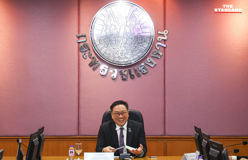 กลุ่ม ม.39 บุก กระทรวงแรงงาน ยื่นหนังสือ จุลพันธ์ พร้อมโปรยเงินกงเต็กคืนประกันสังคม 2