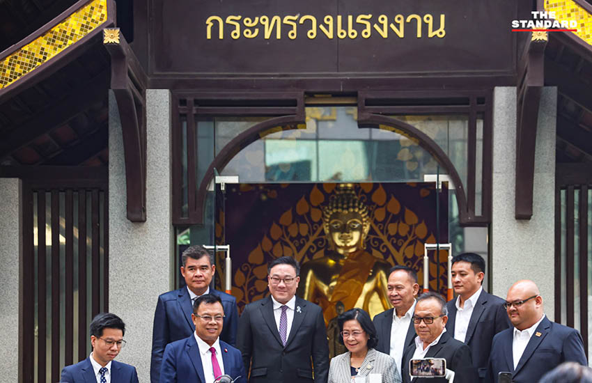 กลุ่ม ม.39 บุก กระทรวงแรงงาน ยื่นหนังสือ จุลพันธ์ พร้อมโปรยเงินกงเต็กคืนประกันสังคม 5