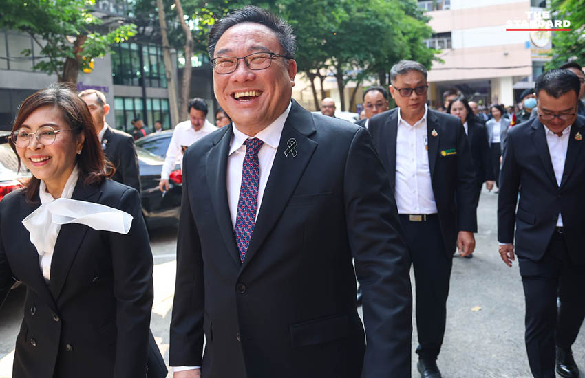 กลุ่ม ม.39 บุก กระทรวงแรงงาน ยื่นหนังสือ จุลพันธ์ พร้อมโปรยเงินกงเต็กคืนประกันสังคม 7