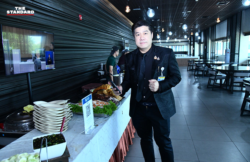 สมาชิกวุฒิสภาเลือกซื้ออาหารจากร้านค้าภายในอาคารรัฐสภา หลังเริ่มมาตรการชำระค่าอาหารเองเป็นวันแรก 4