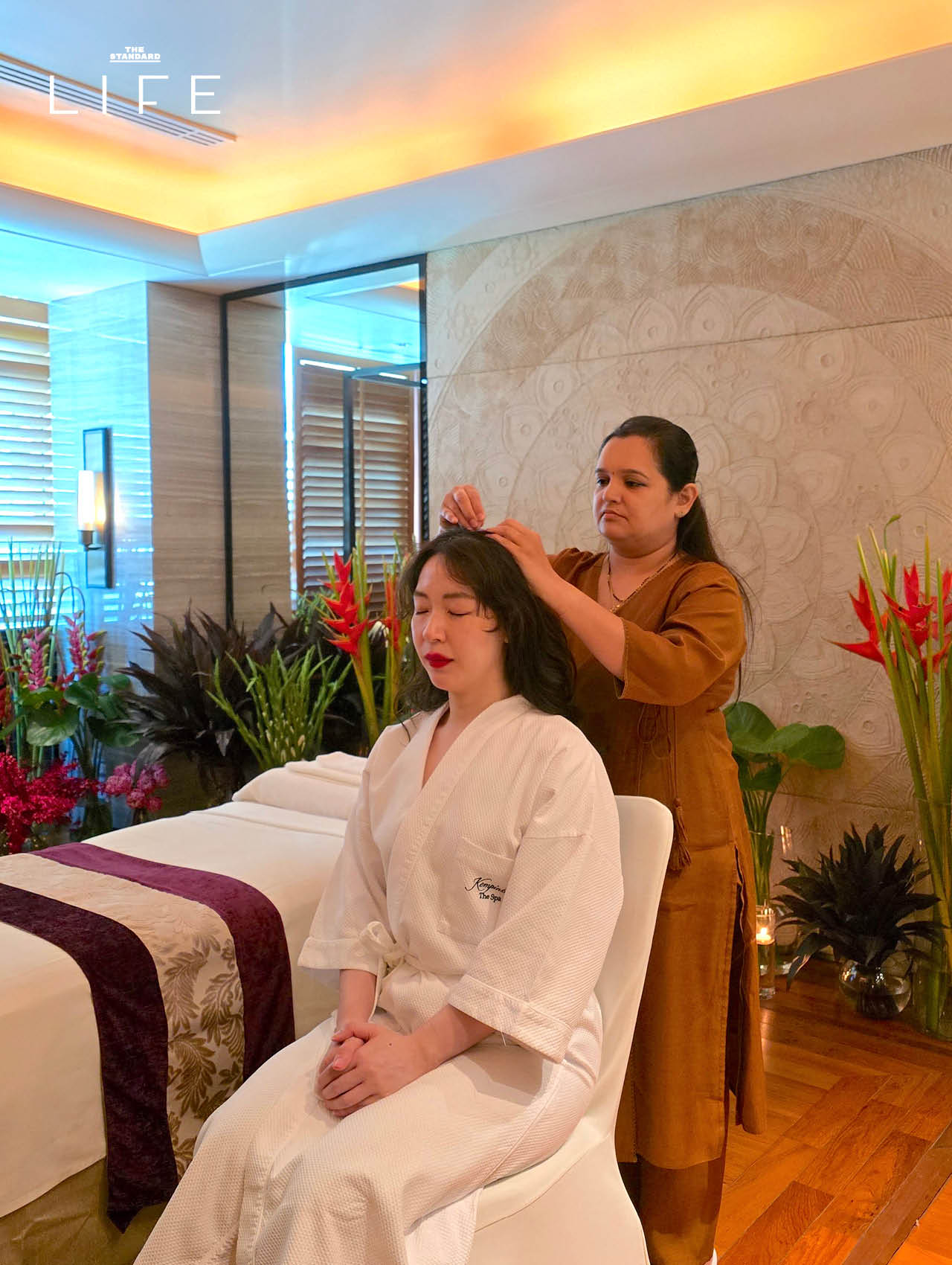 ภาพการทำ Shiro-Vitality Cranial Ritual เพื่อรีเซ็ตสมองล้าและล้างพิษทางอารมณ์ 1