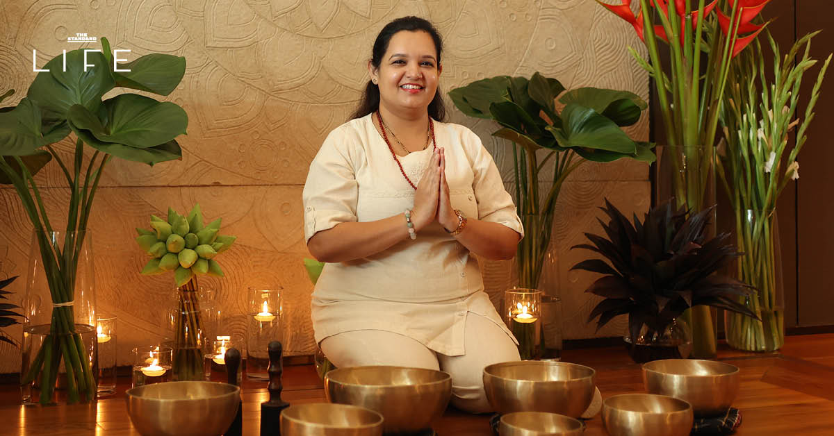 ภาพการทำ Shiro-Vitality Cranial Ritual เพื่อรีเซ็ตสมองล้าและล้างพิษทางอารมณ์