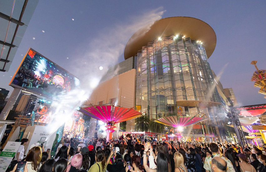 ภาพบรรยากาศงาน SIAM PARAGON SUMMERBEATS MUSIC FEST 2026 ที่สยามพารากอน แสดงแฟชั่นโชว์และคอนเสิร์ตฉลองสงกรานต์ 1