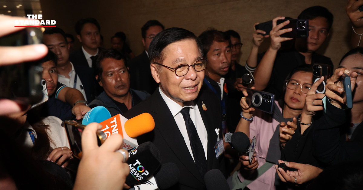 สีหศักดิ์ พวงเกตุแก้ว รองนายกรัฐมนตรี และรัฐมนตรีว่าการกระทรวงการต่างประเทศ ให้สัมภาษณ์สื่อมวลชน