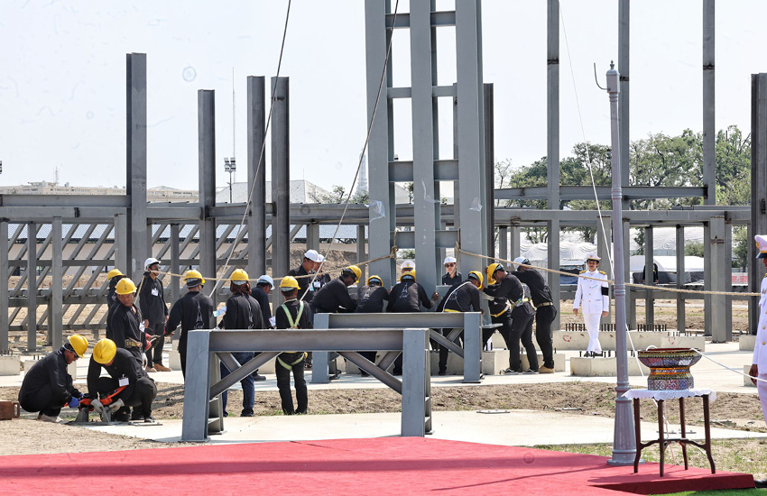 สมเด็จพระกนิษฐาธิราชเจ้า กรมสมเด็จพระเทพรัตนราชสุดาฯ สยามบรมราชกุมารี ทรงประกอบพิธียกเสาพระเมรุมาศ 10