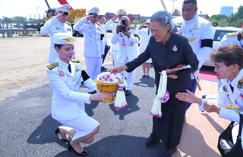 สมเด็จพระกนิษฐาธิราชเจ้า กรมสมเด็จพระเทพรัตนราชสุดาฯ สยามบรมราชกุมารี ทรงประกอบพิธียกเสาพระเมรุมาศ 4