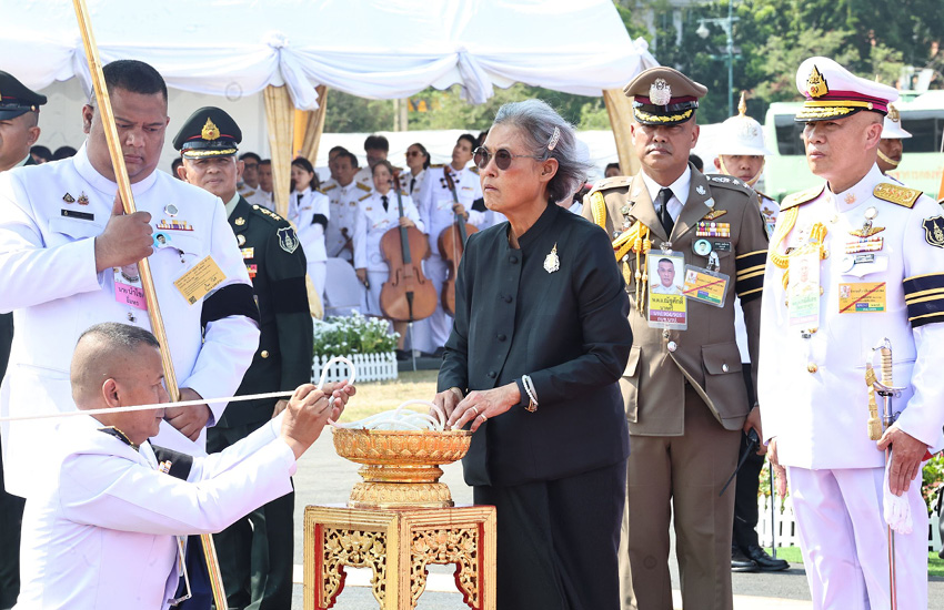 สมเด็จพระกนิษฐาธิราชเจ้า กรมสมเด็จพระเทพรัตนราชสุดาฯ สยามบรมราชกุมารี ทรงประกอบพิธียกเสาพระเมรุมาศ 5
