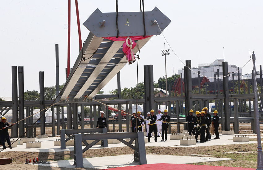 สมเด็จพระกนิษฐาธิราชเจ้า กรมสมเด็จพระเทพรัตนราชสุดาฯ สยามบรมราชกุมารี ทรงประกอบพิธียกเสาพระเมรุมาศ 8