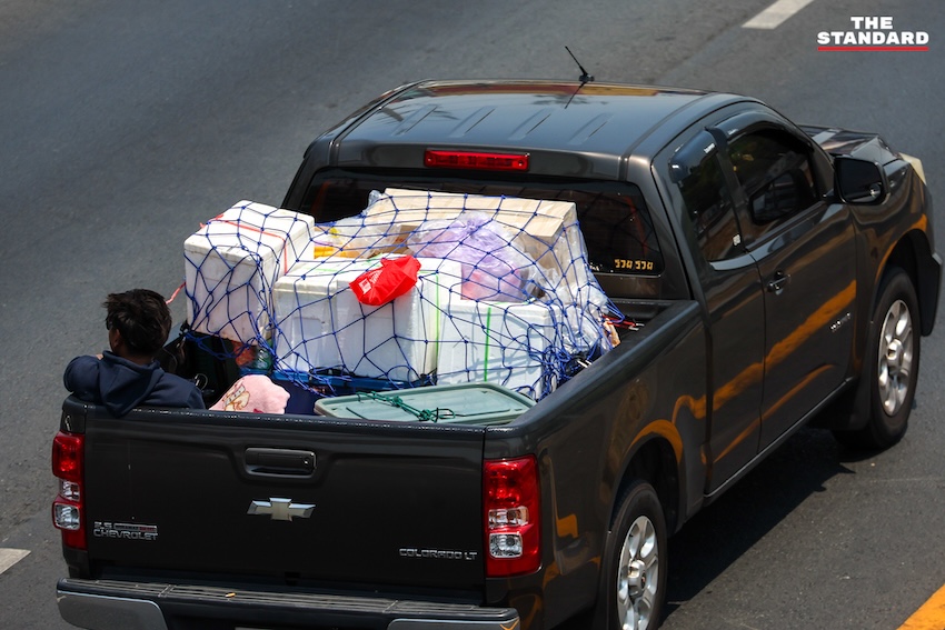 สภาพการจราจรบนถนนพหลโยธินช่วงเทศกาลสงกรานต์ปี 2569 มีรถยนต์หนาแน่นและประชาชนเดินทางกลับภูมิลำเนา 10