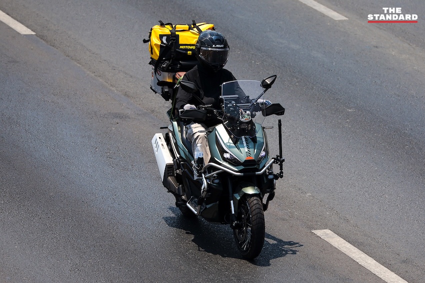 สภาพการจราจรบนถนนพหลโยธินช่วงเทศกาลสงกรานต์ปี 2569 มีรถยนต์หนาแน่นและประชาชนเดินทางกลับภูมิลำเนา 12