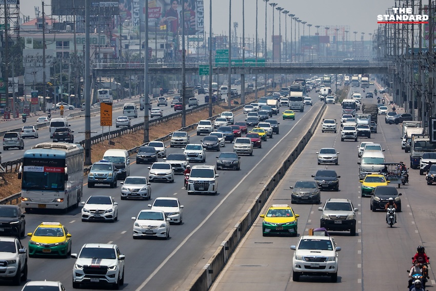 สภาพการจราจรบนถนนพหลโยธินช่วงเทศกาลสงกรานต์ปี 2569 มีรถยนต์หนาแน่นและประชาชนเดินทางกลับภูมิลำเนา 14
