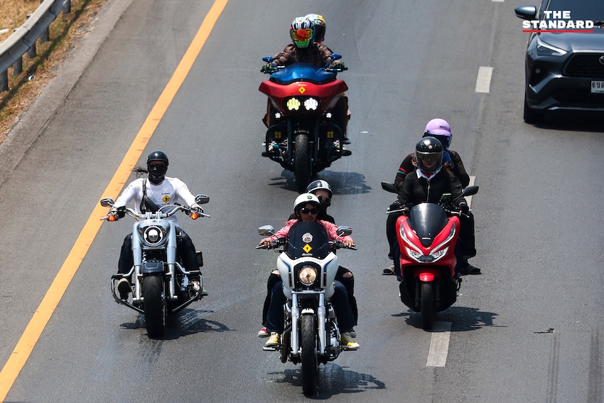 สภาพการจราจรบนถนนพหลโยธินช่วงเทศกาลสงกรานต์ปี 2569 มีรถยนต์หนาแน่นและประชาชนเดินทางกลับภูมิลำเนา 4