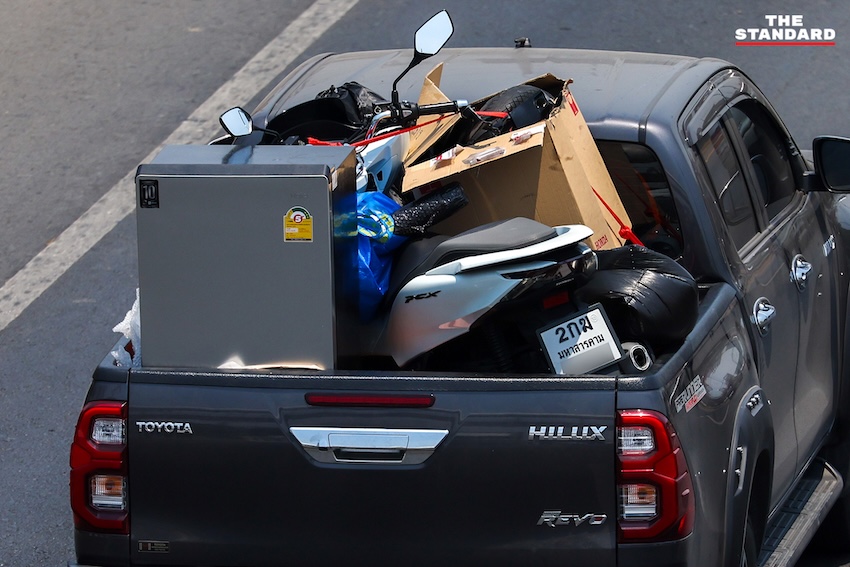 สภาพการจราจรบนถนนพหลโยธินช่วงเทศกาลสงกรานต์ปี 2569 มีรถยนต์หนาแน่นและประชาชนเดินทางกลับภูมิลำเนา 9