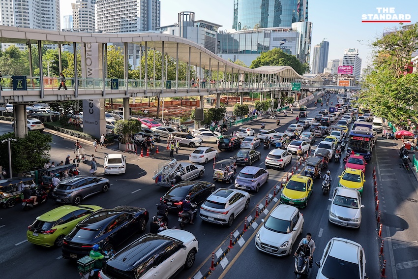 นักท่องเที่ยวเล่นน้ำสงกรานต์ 2569 บริเวณแยกราชประสงค์และหน้าเซ็นทรัลเวิลด์ 15