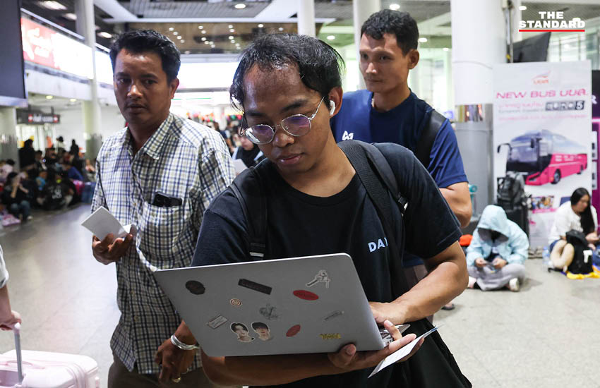 ภาพบรรยากาศประชาชนจำนวนมากเดินทางกลับภูมิลำเนาในช่วงเทศกาล สงกรานต์ ที่สถานีขนส่งผู้โดยสารกรุงเทพฯ (จตุจักร) หรือ หมอชิต 2 10