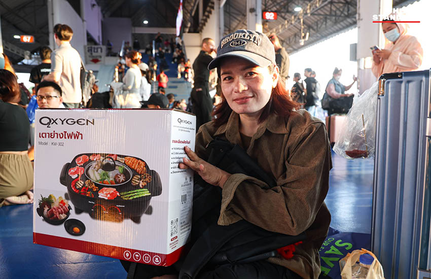 ภาพบรรยากาศประชาชนจำนวนมากเดินทางกลับภูมิลำเนาในช่วงเทศกาล สงกรานต์ ที่สถานีขนส่งผู้โดยสารกรุงเทพฯ (จตุจักร) หรือ หมอชิต 2 13