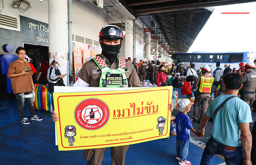 ภาพบรรยากาศประชาชนจำนวนมากเดินทางกลับภูมิลำเนาในช่วงเทศกาล สงกรานต์ ที่สถานีขนส่งผู้โดยสารกรุงเทพฯ (จตุจักร) หรือ หมอชิต 2 14