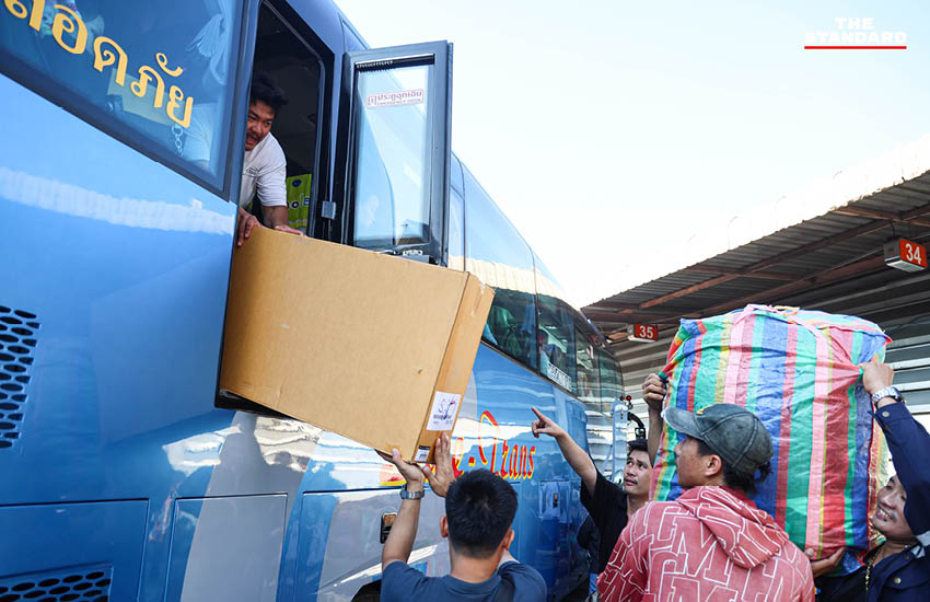 ภาพบรรยากาศประชาชนจำนวนมากเดินทางกลับภูมิลำเนาในช่วงเทศกาล สงกรานต์ ที่สถานีขนส่งผู้โดยสารกรุงเทพฯ (จตุจักร) หรือ หมอชิต 2 16