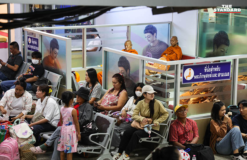 ภาพบรรยากาศประชาชนจำนวนมากเดินทางกลับภูมิลำเนาในช่วงเทศกาล สงกรานต์ ที่สถานีขนส่งผู้โดยสารกรุงเทพฯ (จตุจักร) หรือ หมอชิต 2 21