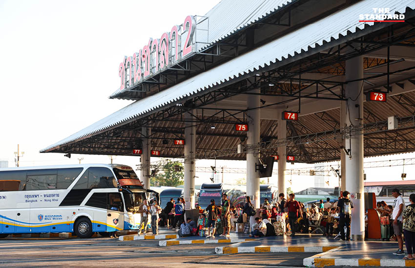 ภาพบรรยากาศประชาชนจำนวนมากเดินทางกลับภูมิลำเนาในช่วงเทศกาล สงกรานต์ ที่สถานีขนส่งผู้โดยสารกรุงเทพฯ (จตุจักร) หรือ หมอชิต 2 23